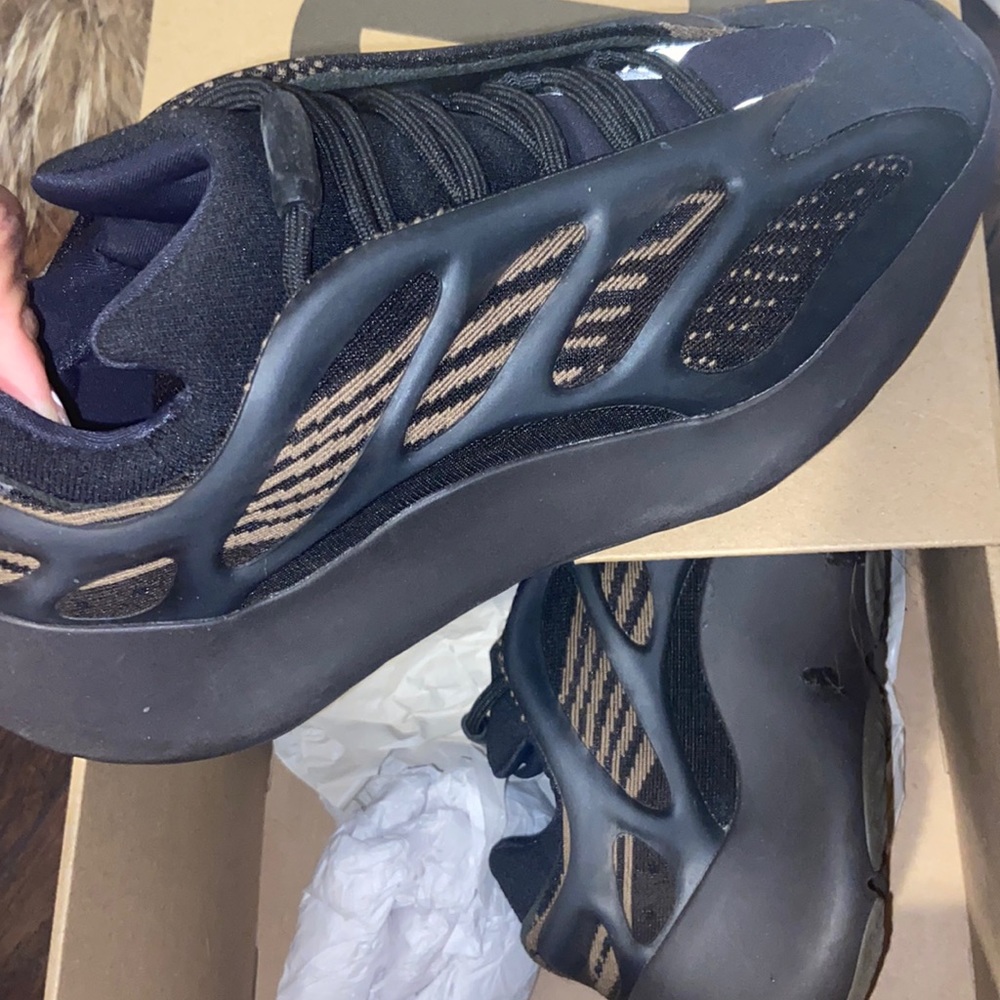 Clay brown 700 yeezys